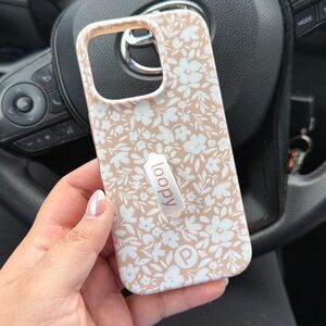 Loopy Case Beige & White Floral Phone Case with Integrated Loop Grip